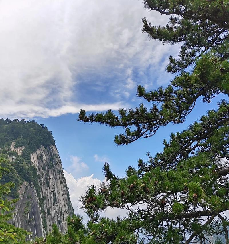 攻略华山之巅，寻找侠者之道（登临华山，探寻侠者之心）